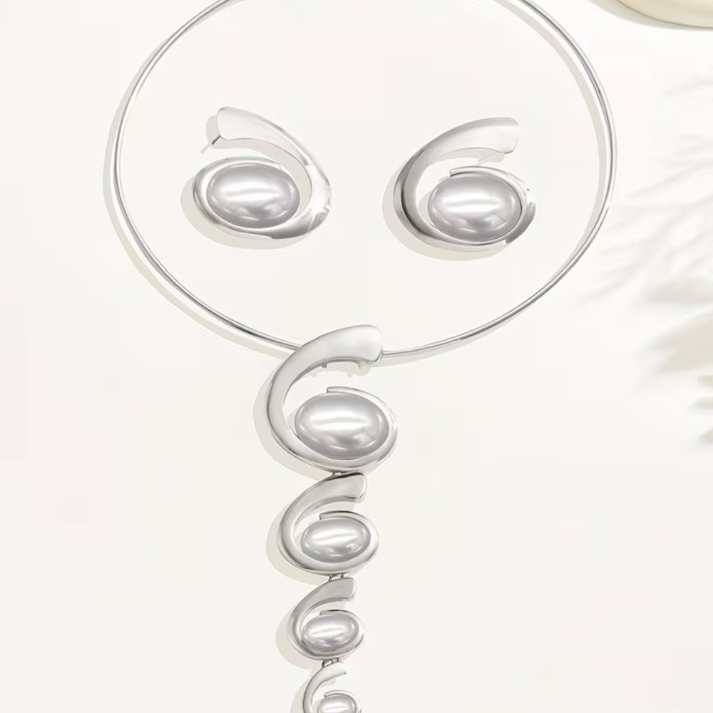 🎉HOST PICK🎉2 pc Silver Geometric Jewelry Set - Picture 2 of 5